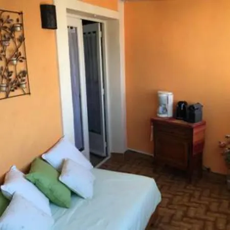 Apt With Terrace At 10min Walk From The Beach Apartment